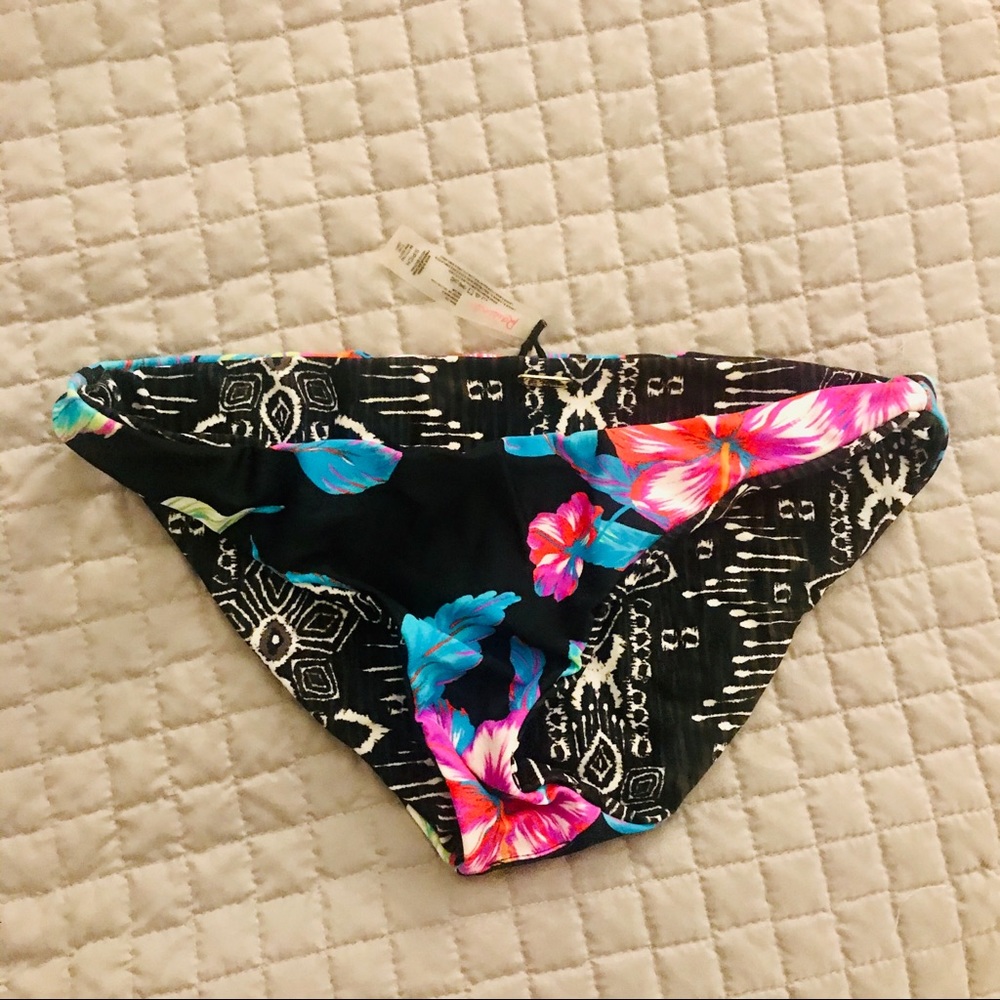 Reversible swim bottom
